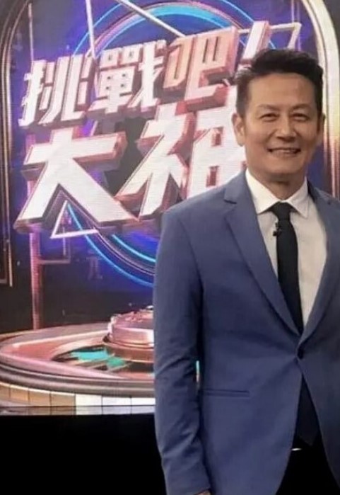 无套干熟女，蒙眼 内射过后还把逼翻开欣赏欣赏 - AV成人顶流